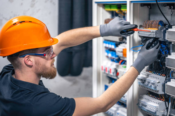 Best Licensed Electrician  in Pittsfield, IL